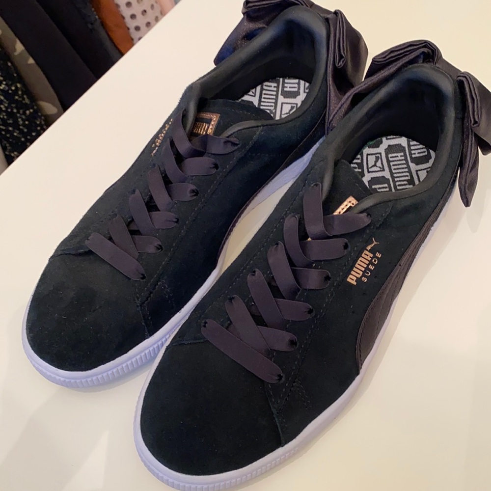 Women’s black puma shoes with Bow
